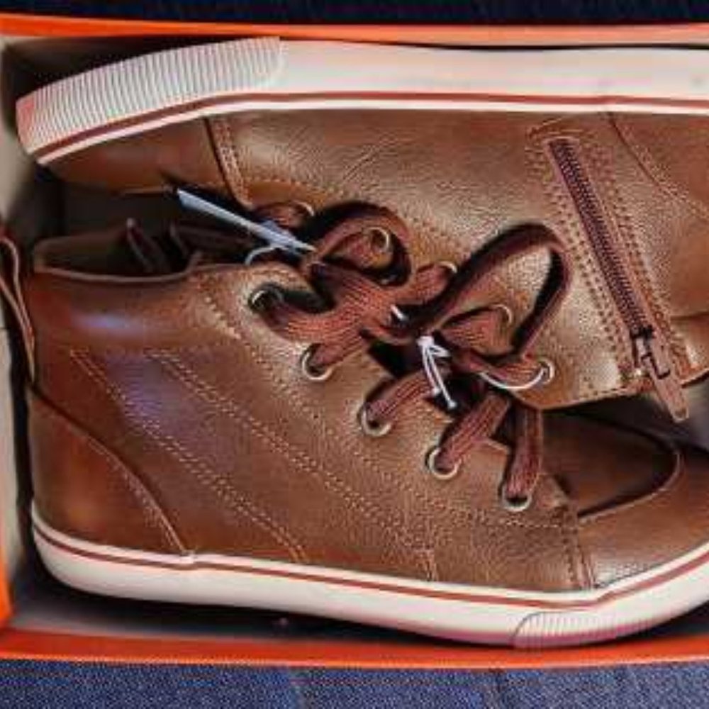 Boy's Cat & Jack Size 2 Brown boot shoes